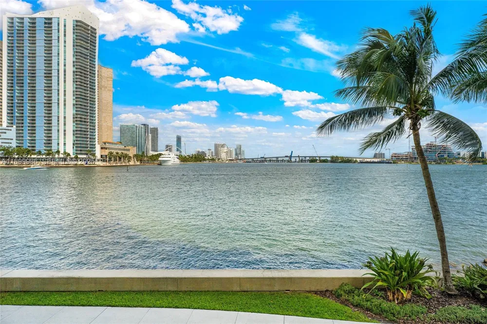 848 Brickell Key Dr #204 Miami, FL 33131
