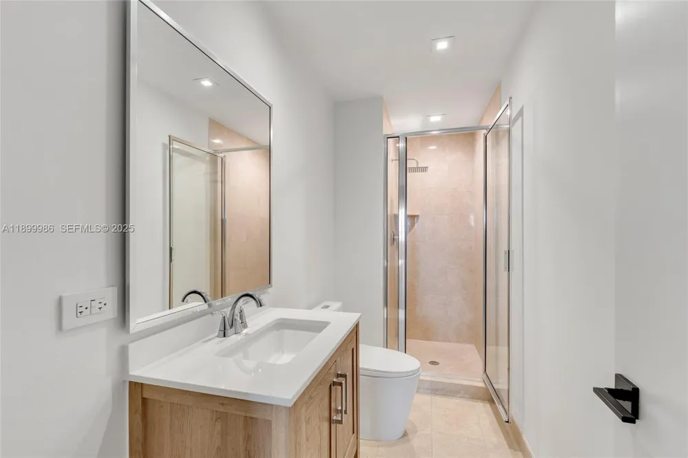 848 Brickell Key Dr #204 Miami, FL 33131