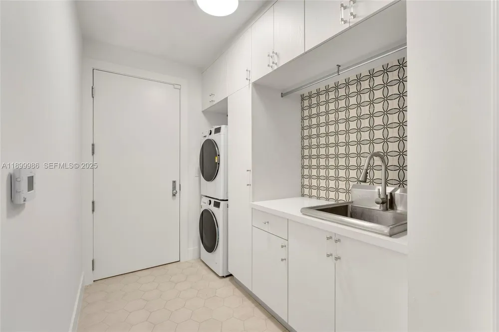 848 Brickell Key Dr #204 Miami, FL 33131