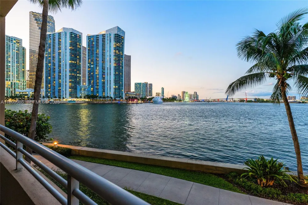 848 Brickell Key Dr #204 Miami, FL 33131
