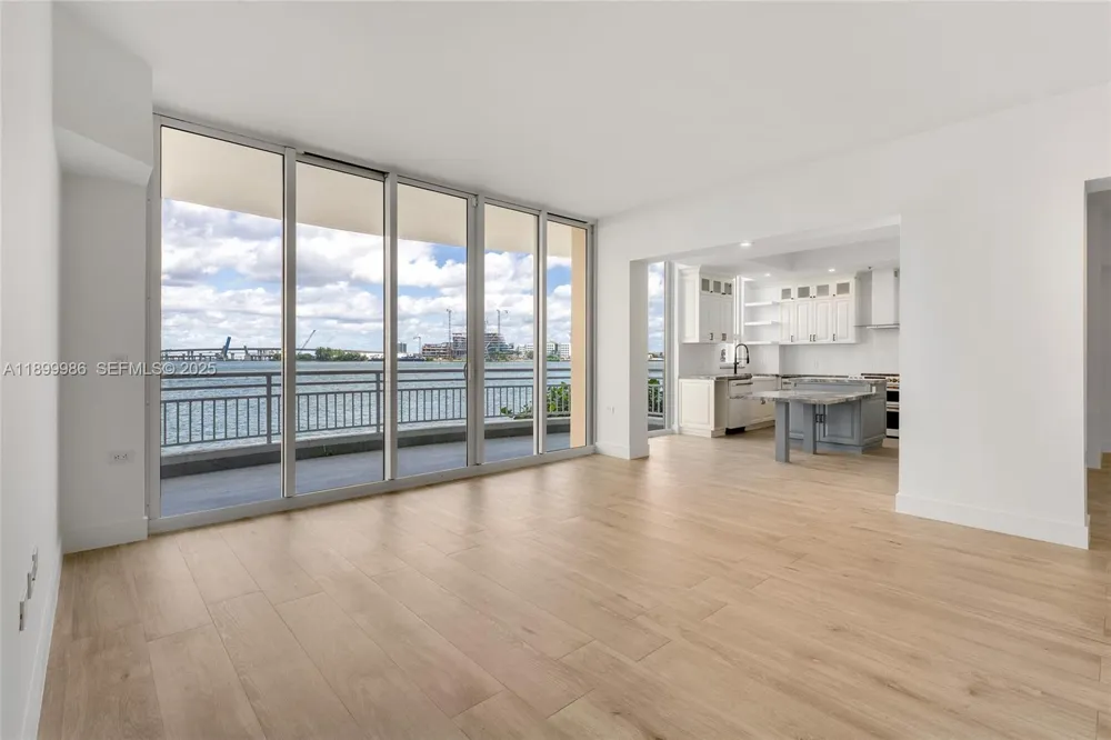 848 Brickell Key Dr #204 Miami, FL 33131
