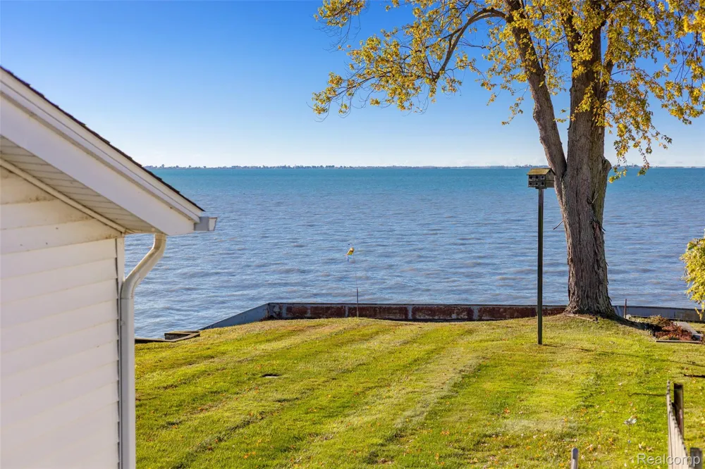 9669 Dixie Highway Ira Township, MI 48023