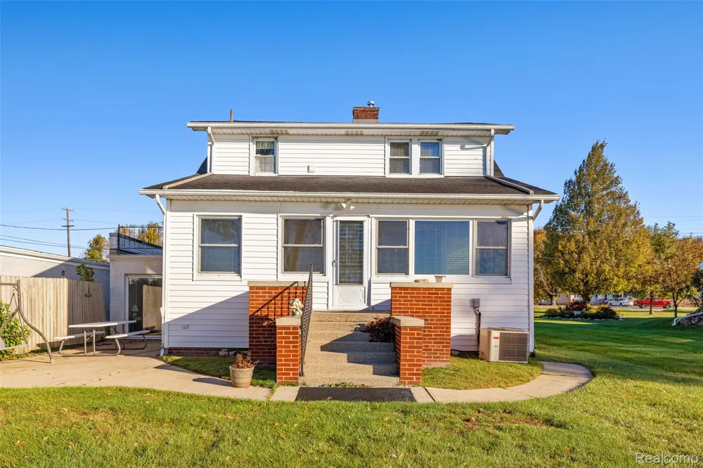 9669 Dixie Highway Ira Township, MI 48023