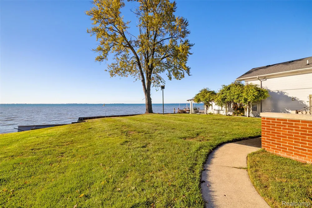 9669 Dixie Highway Ira Township, MI 48023