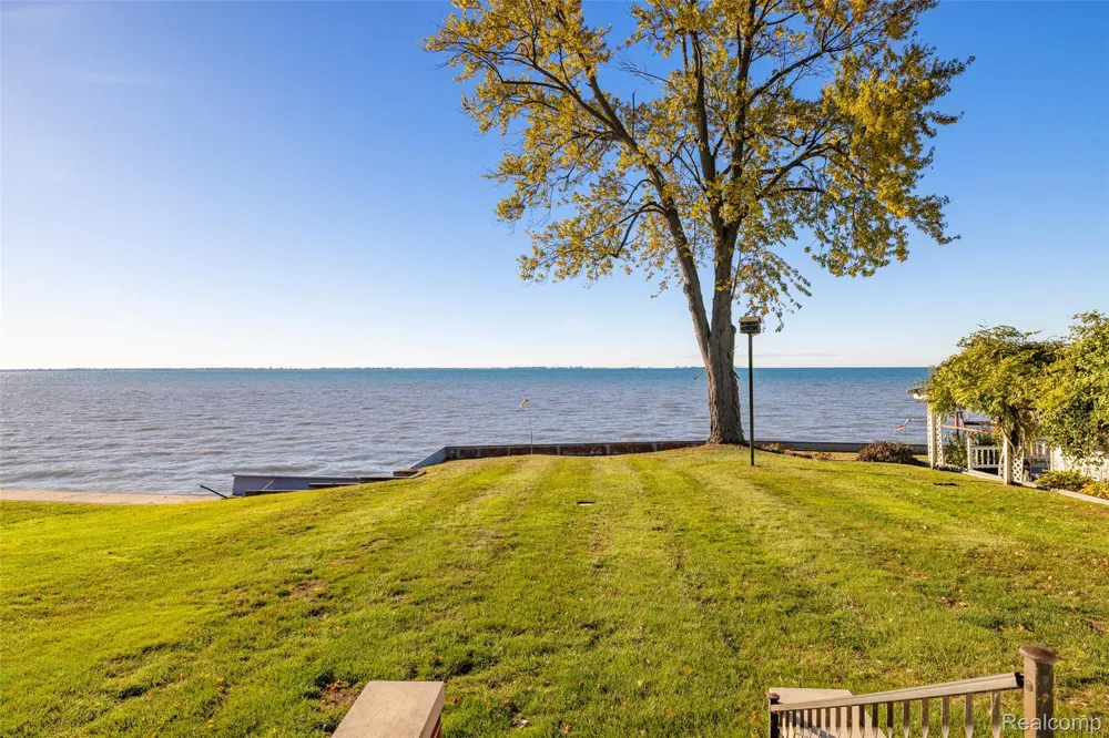 9669 Dixie Highway Ira Township, MI 48023