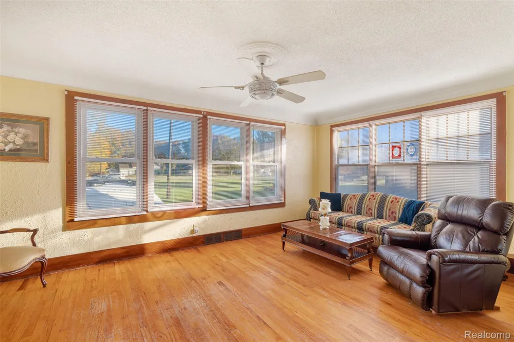 9669 Dixie Highway Ira Township, MI 48023
