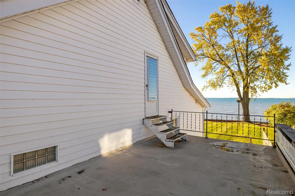 9669 Dixie Highway Ira Township, MI 48023