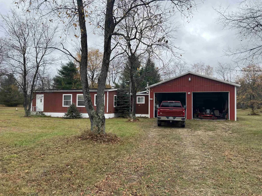 8414 NE Besaw Road Rapid River Township, MI 49659