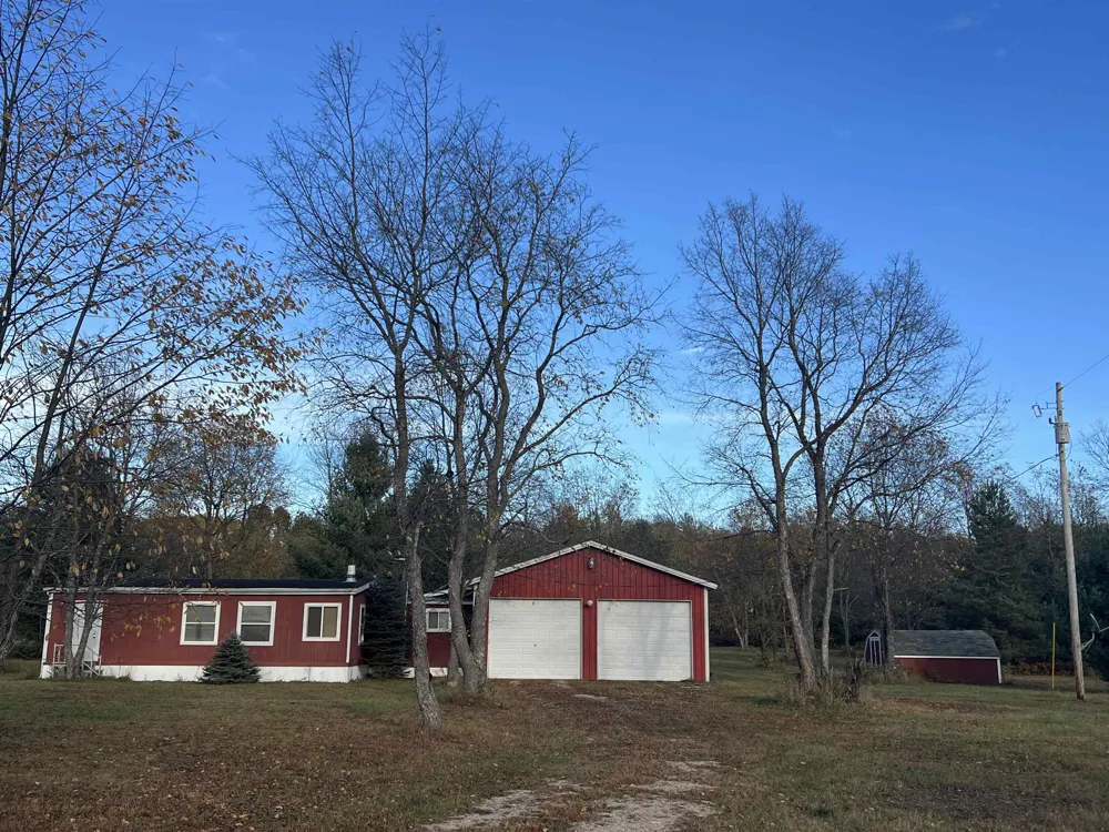 8414 NE Besaw Road Rapid River Township, MI 49659