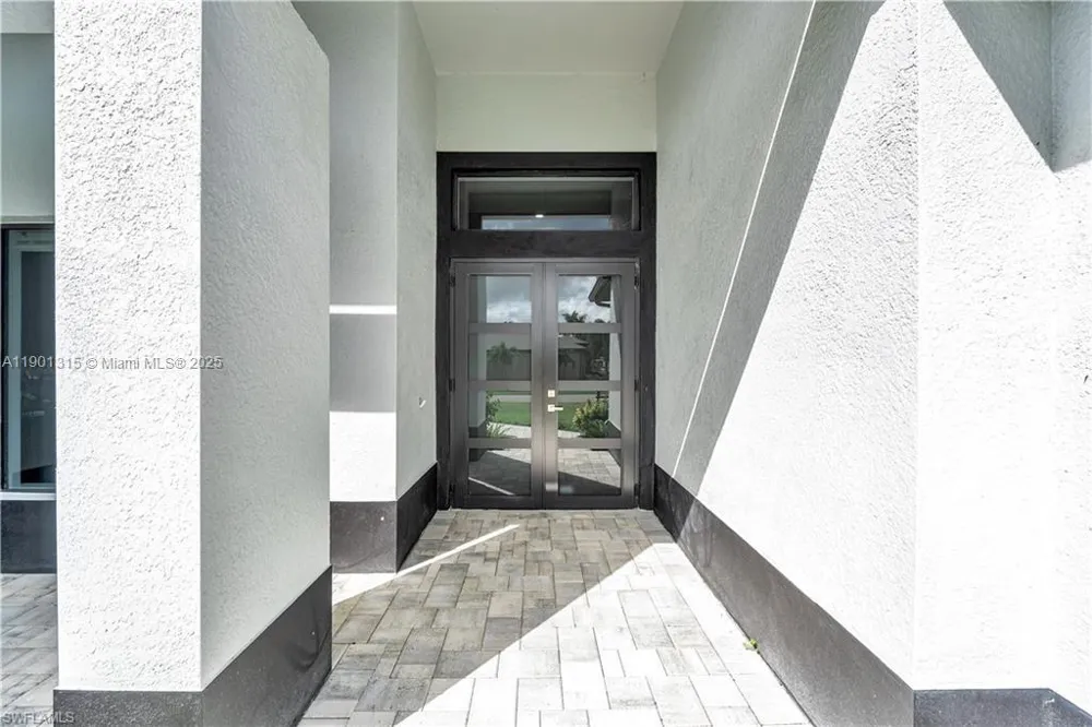 2218 SW 25th st Cape Coral, FL 33914