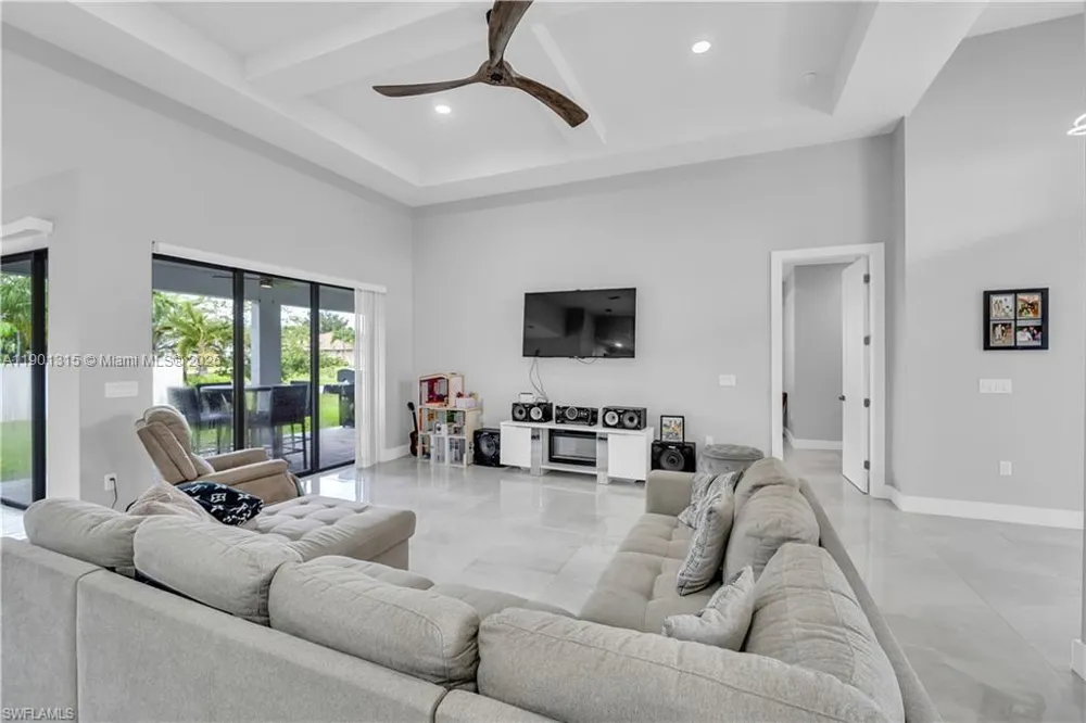 2218 SW 25th st Cape Coral, FL 33914