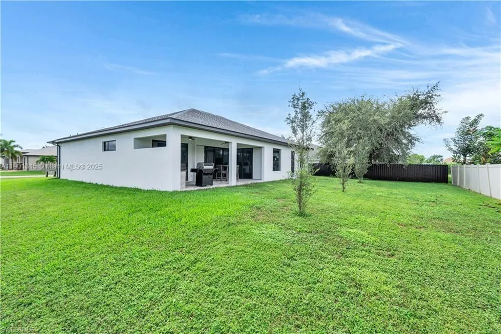 2218 SW 25th st Cape Coral, FL 33914