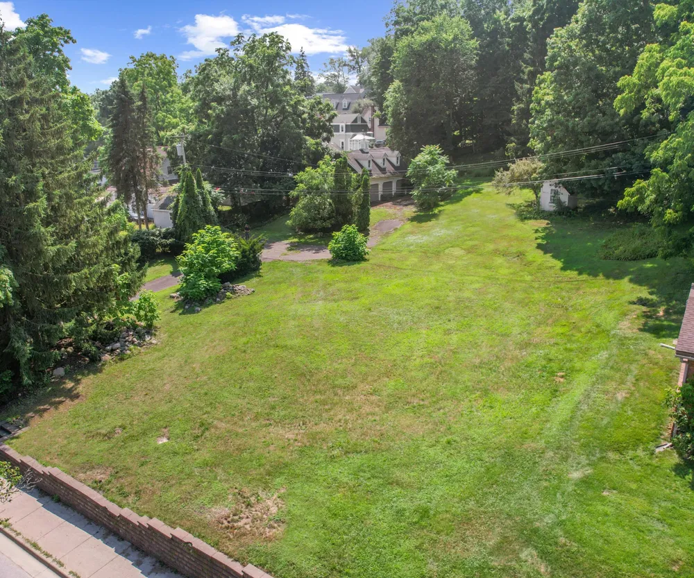 633 Center Street Northville City, MI 48167