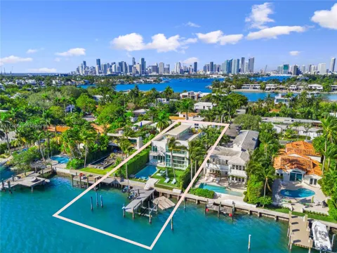 227 E DILIDO DR