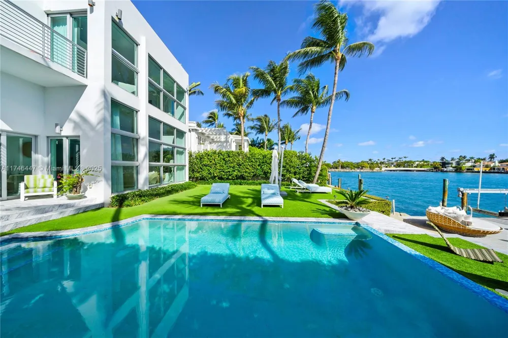 227 E DILIDO DR Miami Beach, FL 33139