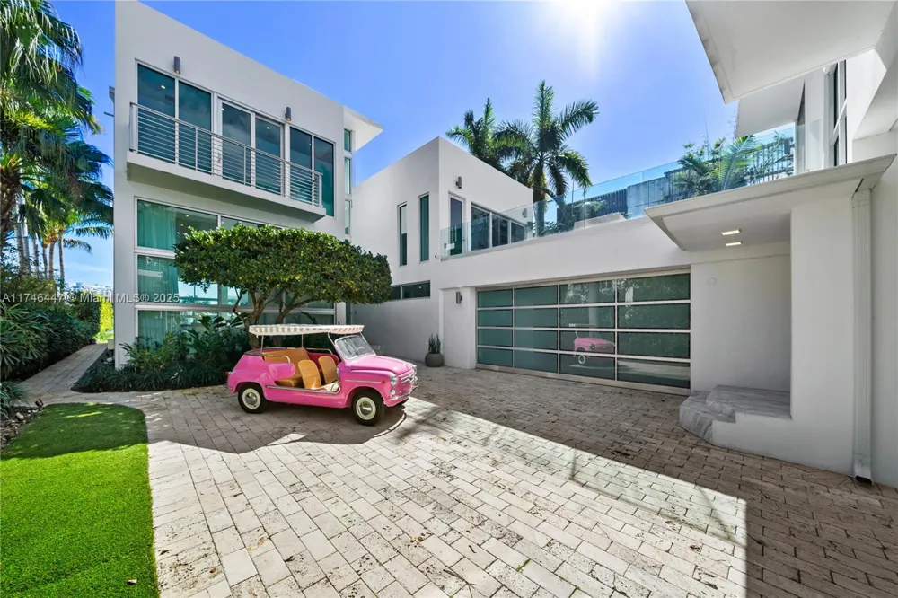 227 E DILIDO DR Miami Beach, FL 33139