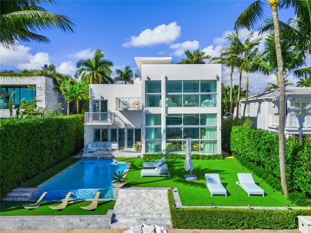 227 E DILIDO DR Miami Beach, FL 33139
