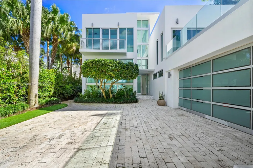 227 E DILIDO DR Miami Beach, FL 33139
