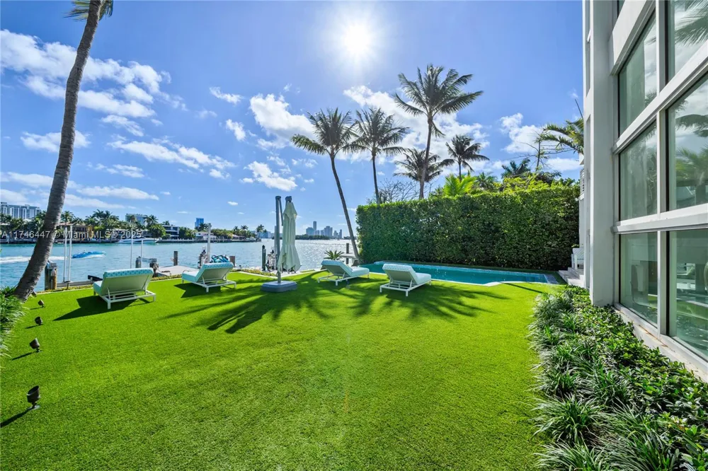 227 E DILIDO DR Miami Beach, FL 33139