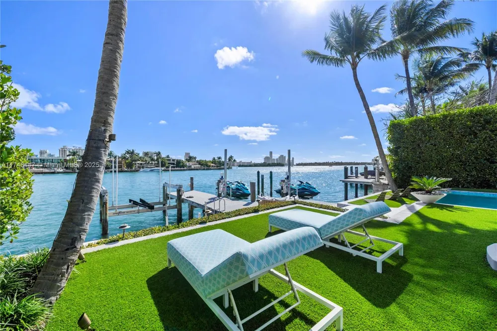 227 E DILIDO DR Miami Beach, FL 33139