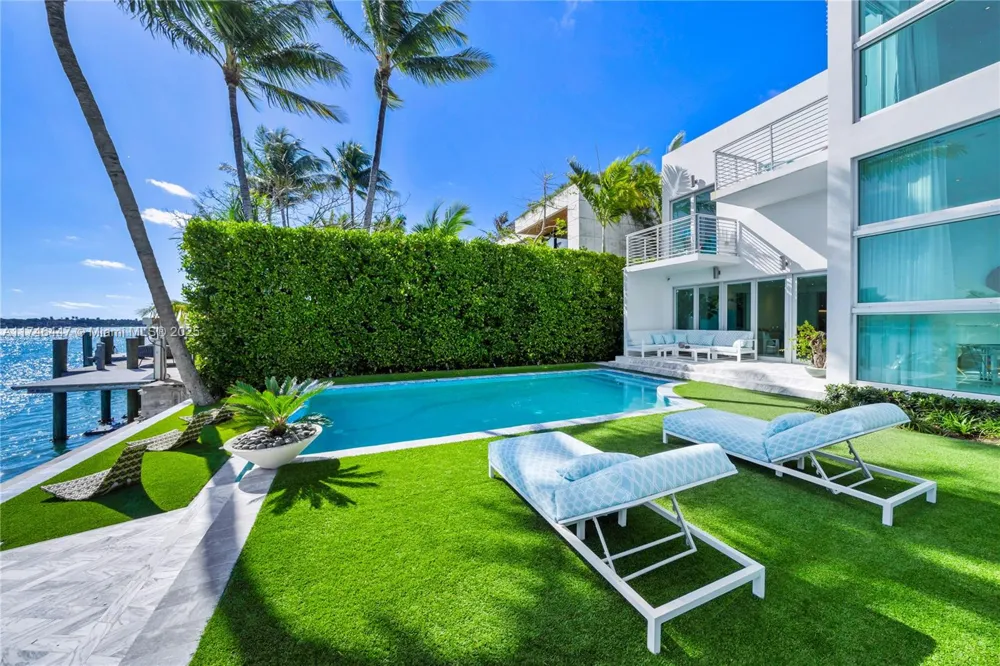 227 E DILIDO DR Miami Beach, FL 33139