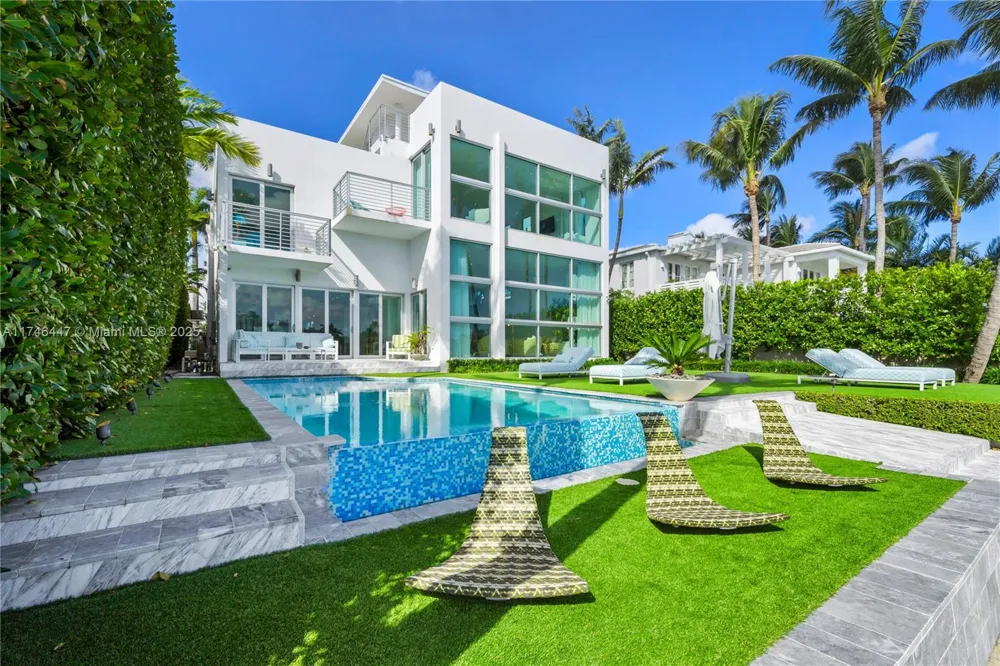 227 E DILIDO DR Miami Beach, FL 33139