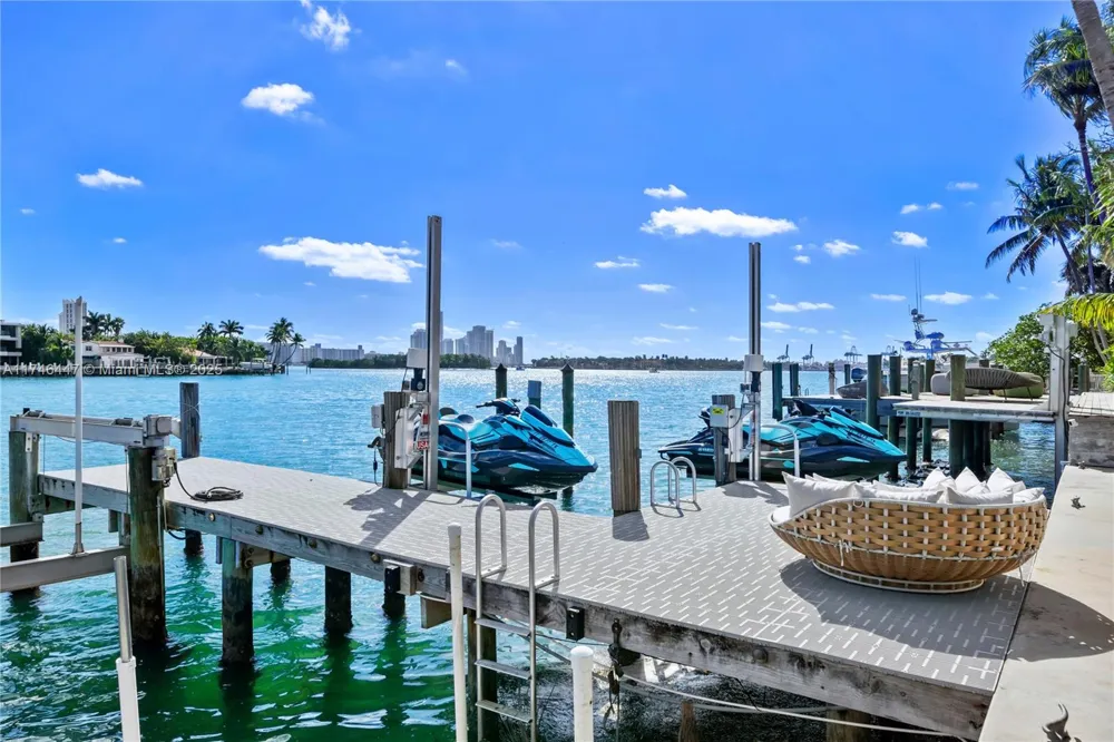 227 E DILIDO DR Miami Beach, FL 33139