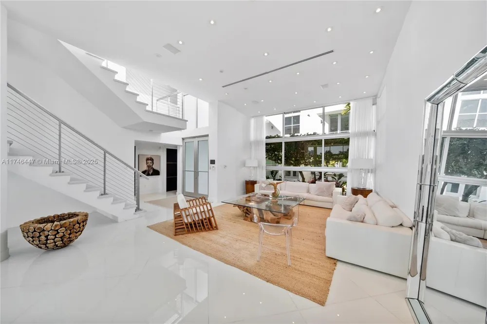 227 E DILIDO DR Miami Beach, FL 33139