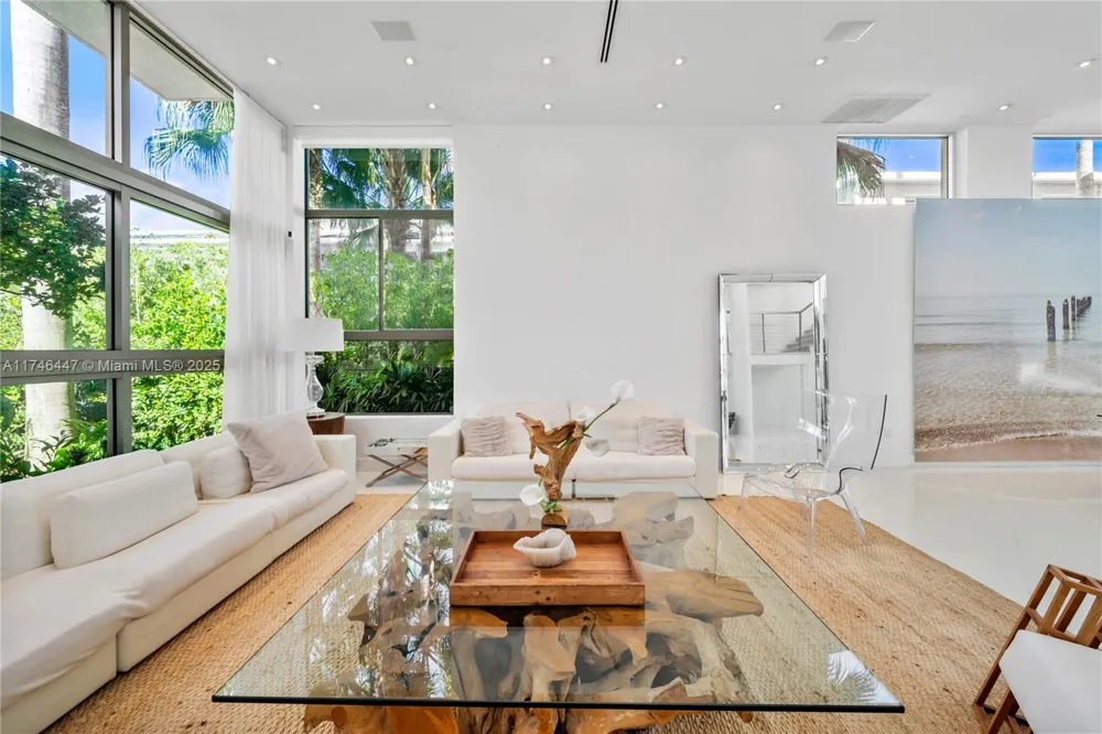 227 E DILIDO DR Miami Beach, FL 33139