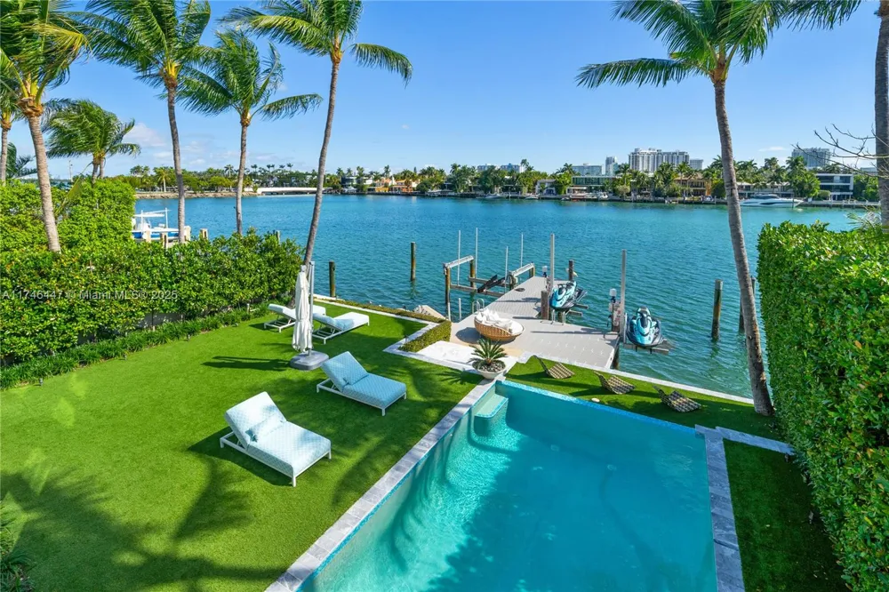 227 E DILIDO DR Miami Beach, FL 33139