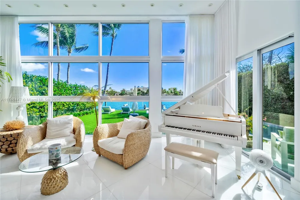 227 E DILIDO DR Miami Beach, FL 33139