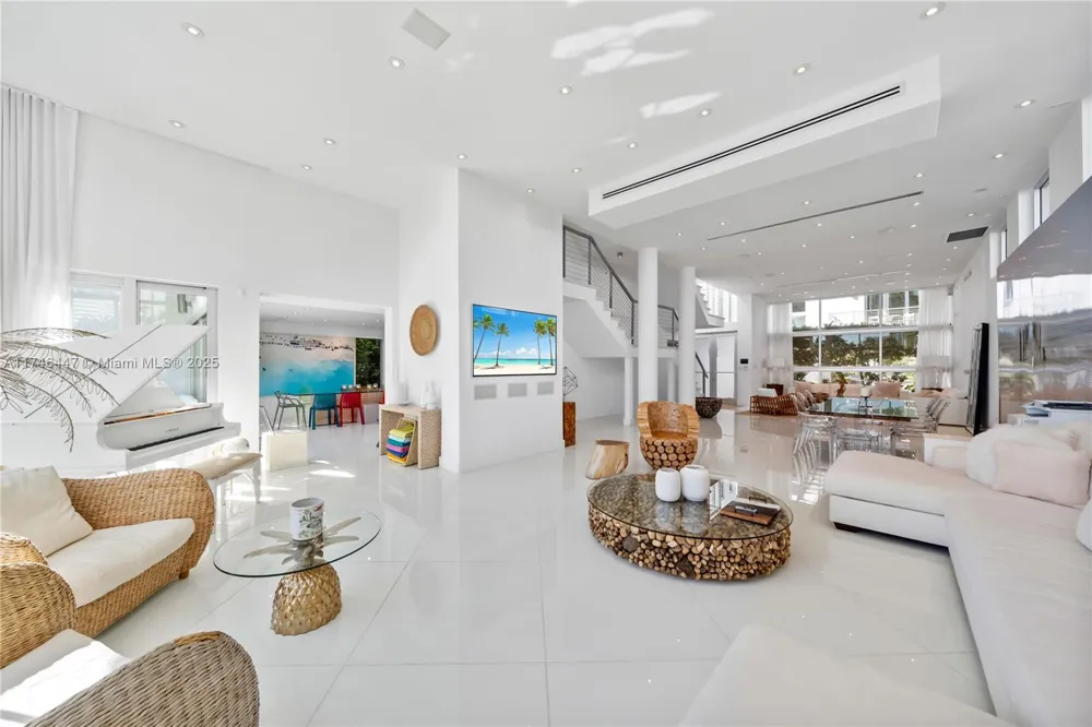 227 E DILIDO DR Miami Beach, FL 33139