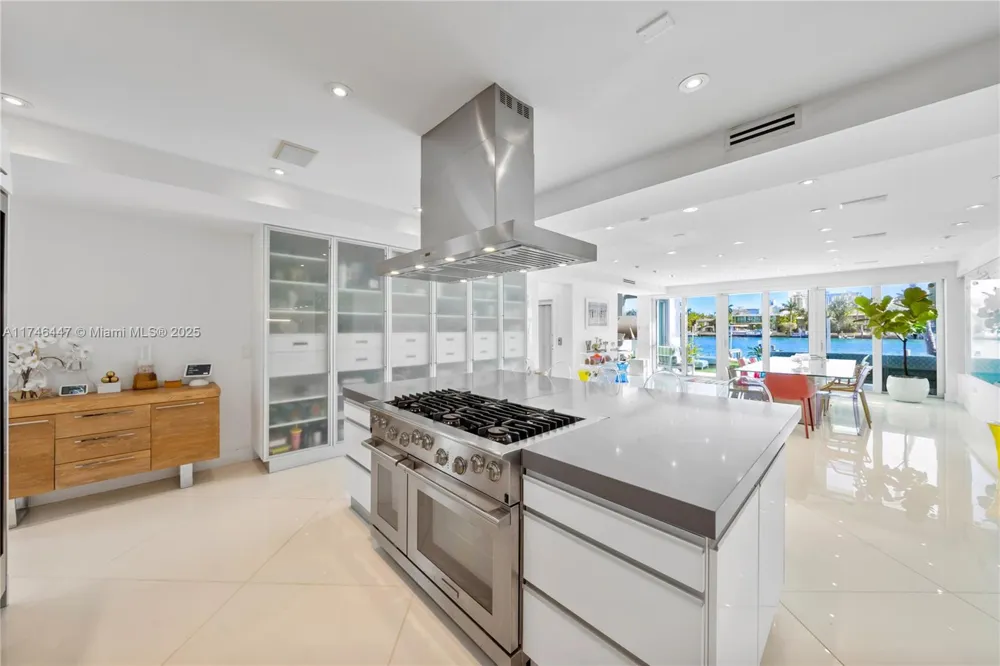 227 E DILIDO DR Miami Beach, FL 33139