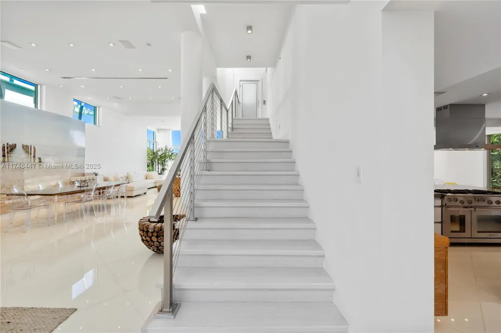 227 E DILIDO DR Miami Beach, FL 33139