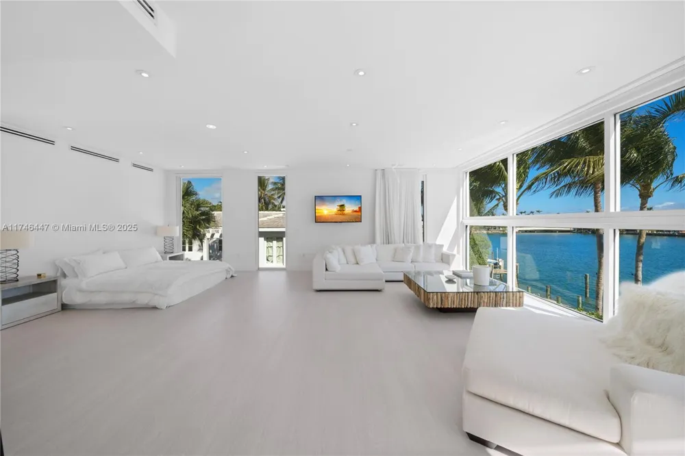 227 E DILIDO DR Miami Beach, FL 33139