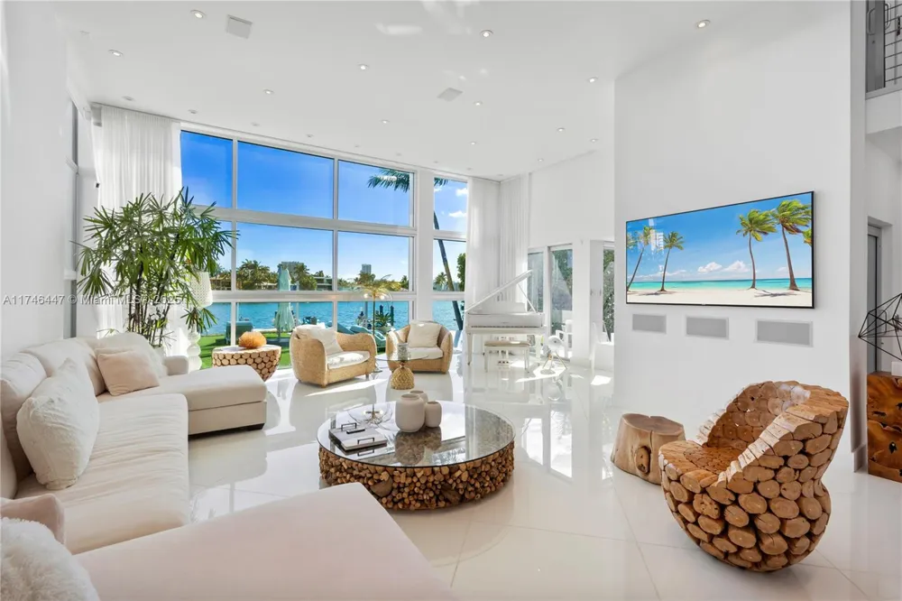 227 E DILIDO DR Miami Beach, FL 33139