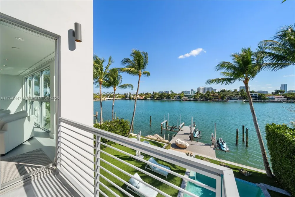 227 E DILIDO DR Miami Beach, FL 33139
