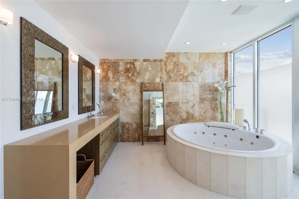 227 E DILIDO DR Miami Beach, FL 33139