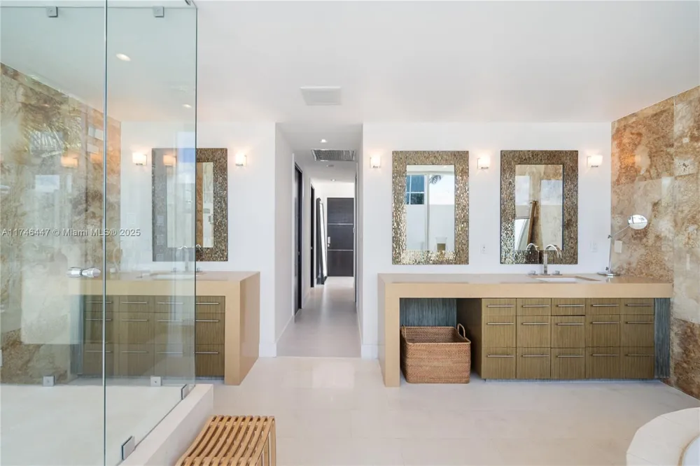 227 E DILIDO DR Miami Beach, FL 33139