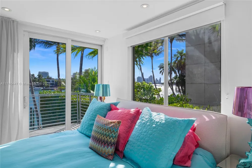 227 E DILIDO DR Miami Beach, FL 33139