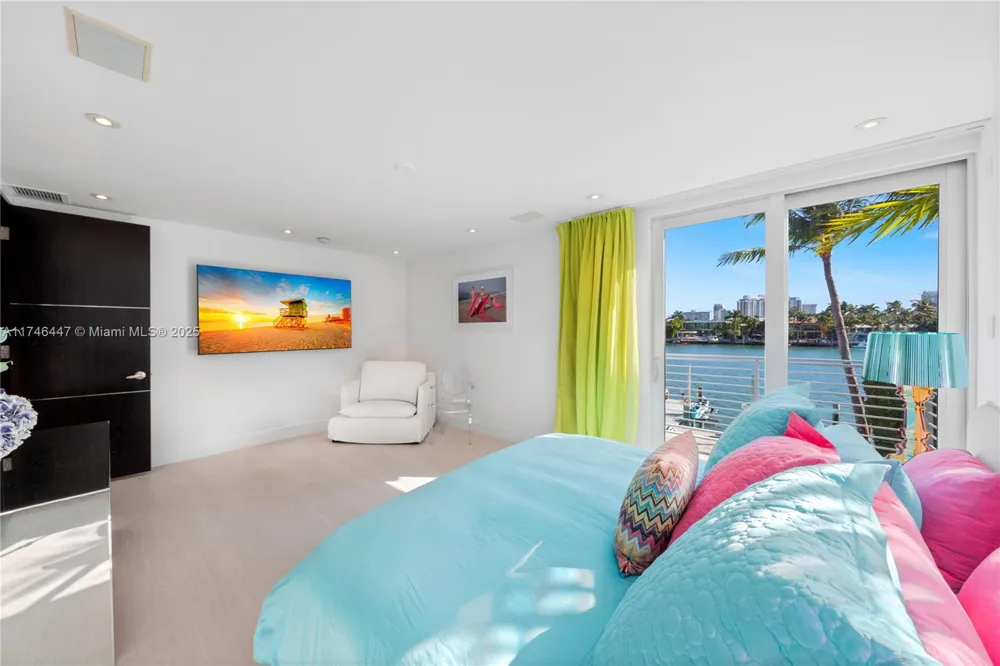 227 E DILIDO DR Miami Beach, FL 33139