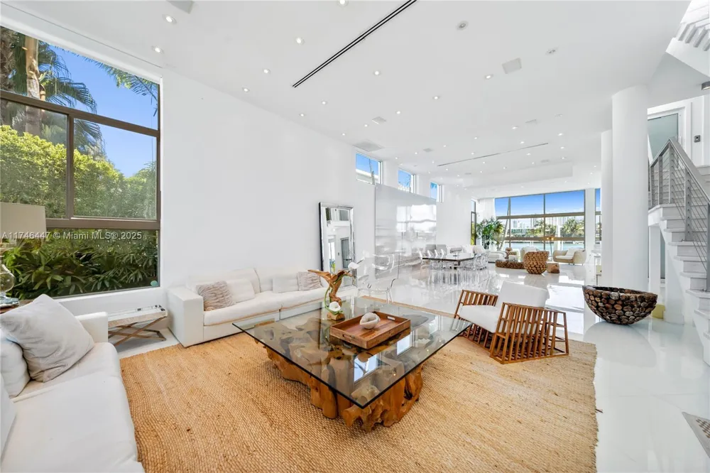 227 E DILIDO DR Miami Beach, FL 33139