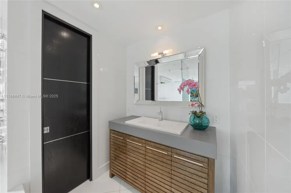 227 E DILIDO DR Miami Beach, FL 33139