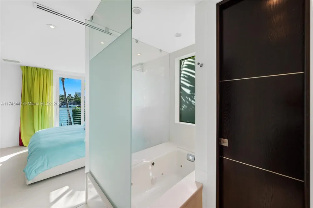 227 E DILIDO DR Miami Beach, FL 33139