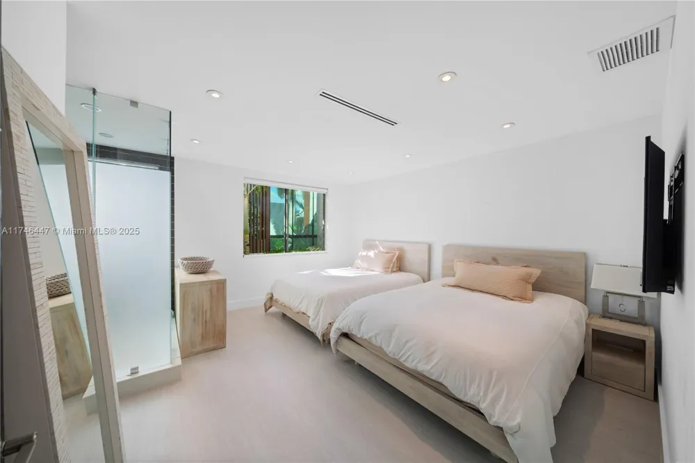 227 E DILIDO DR Miami Beach, FL 33139