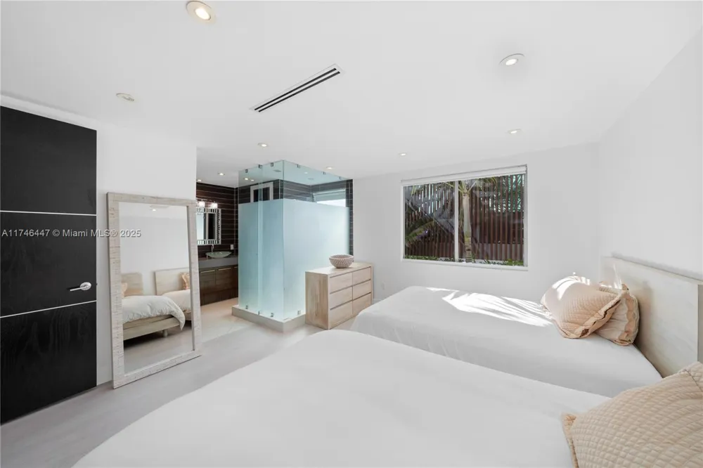 227 E DILIDO DR Miami Beach, FL 33139