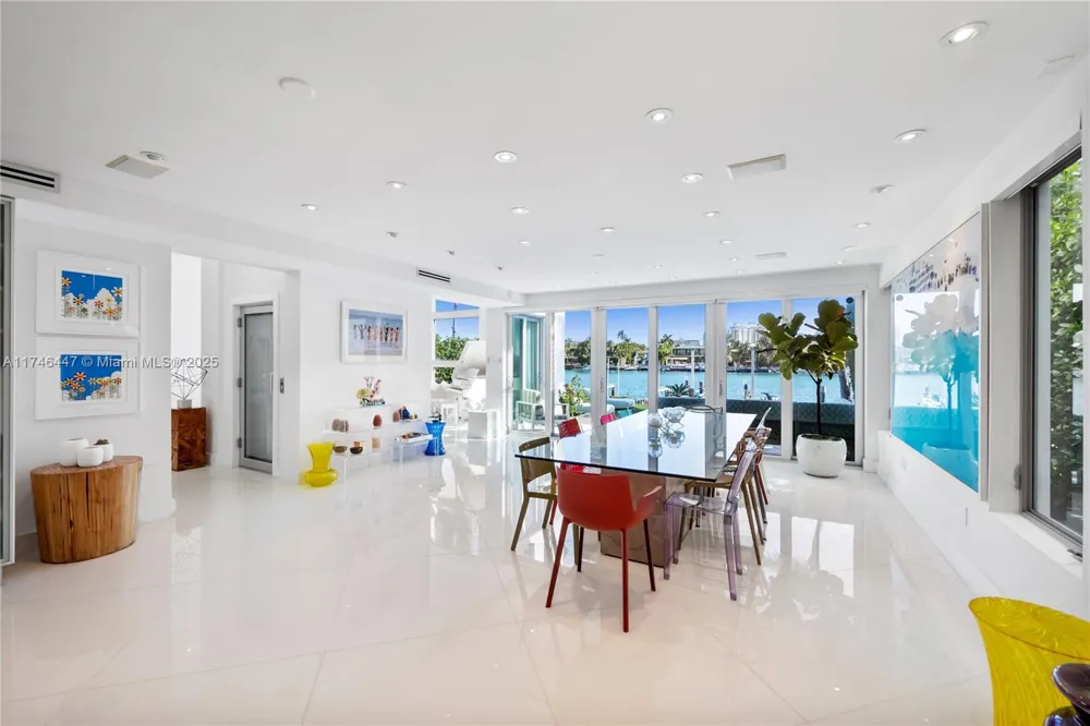 227 E DILIDO DR Miami Beach, FL 33139