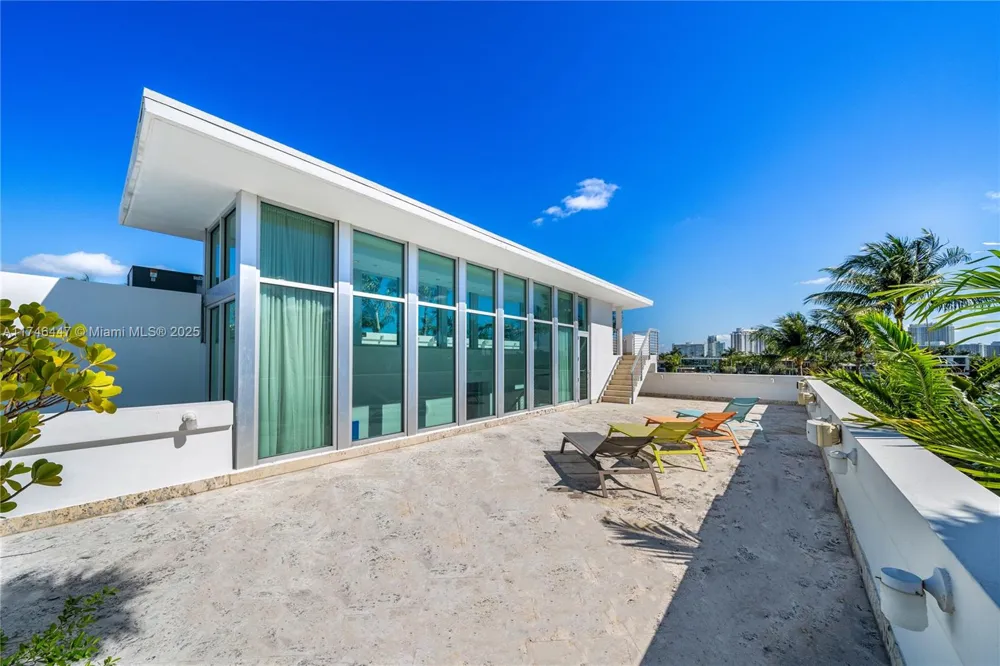 227 E DILIDO DR Miami Beach, FL 33139