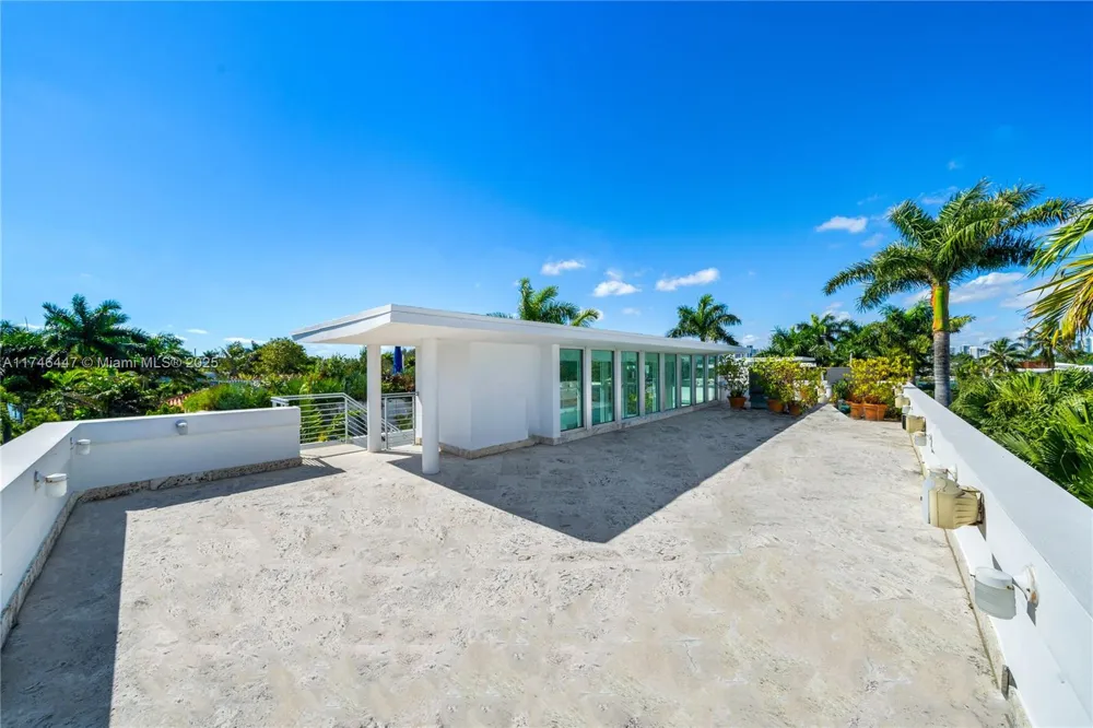 227 E DILIDO DR Miami Beach, FL 33139