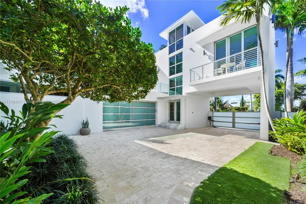227 E DILIDO DR Miami Beach, FL 33139
